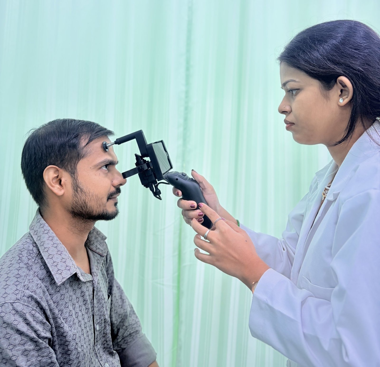 Clinical slit lamp biomicroscopy examination